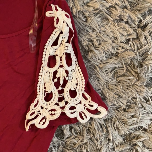 Red top - Picture 2 of 3